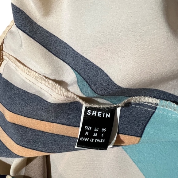 Color Block Neck Ruffle and Faux Pearl back button Blouse Size M - Picture 6 of 7